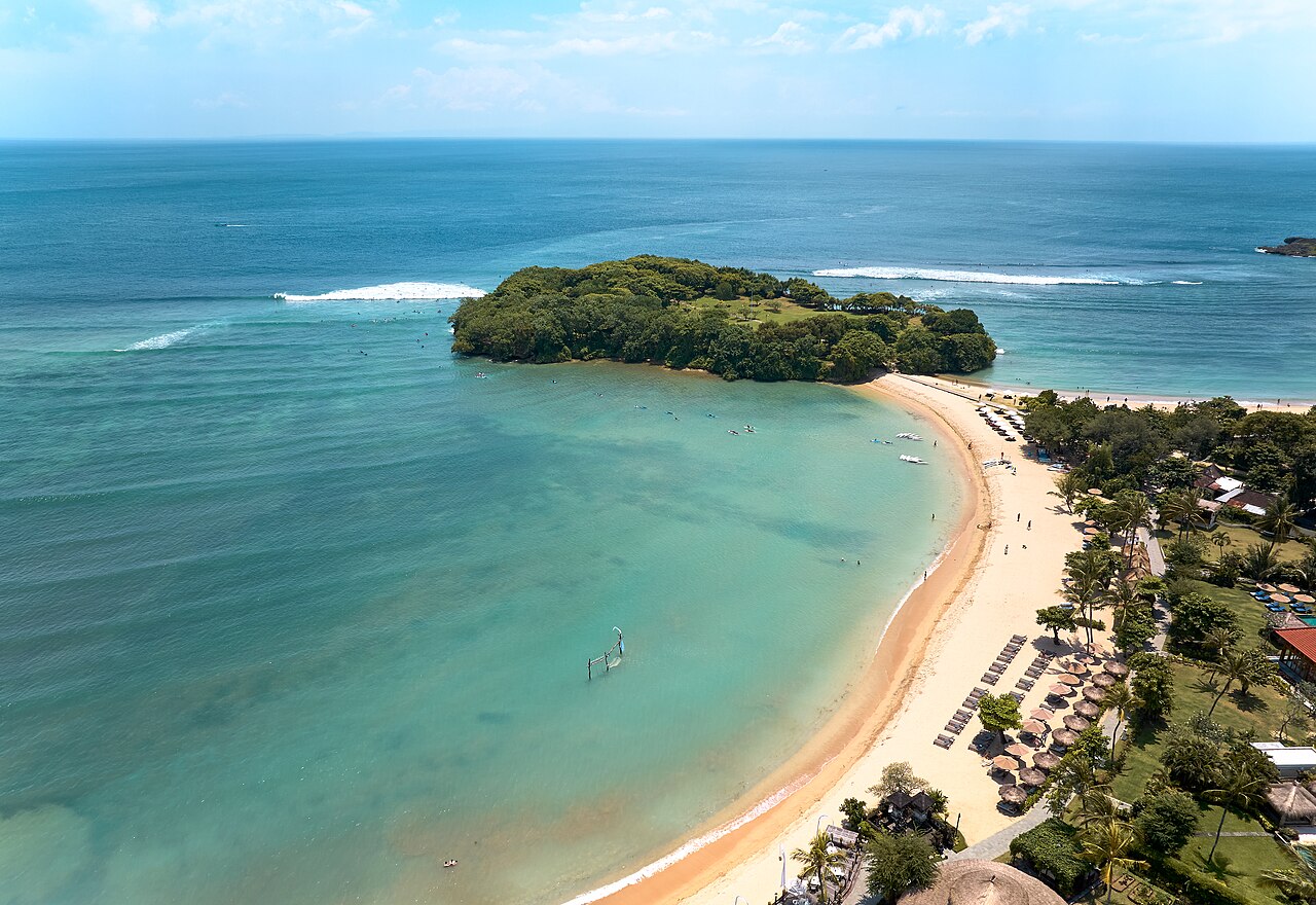 Beachfront of Paradisus by Meliá Bali in Nusa Dua.jpg